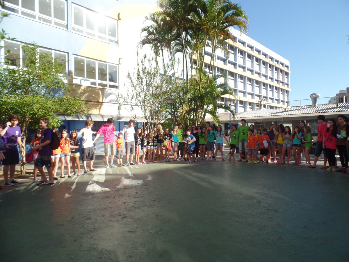 https://chazit.com/porto_alegre/../fotos/fotos_site/2014/2semestre/CHODESH 3/108.JPG